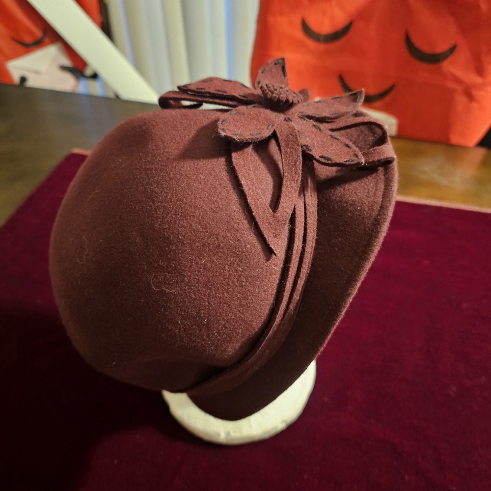 Delux Vintage Style Felt Womens Hat Floral Detail Burgundy 20s 30s 40s - Picture 12 of 13